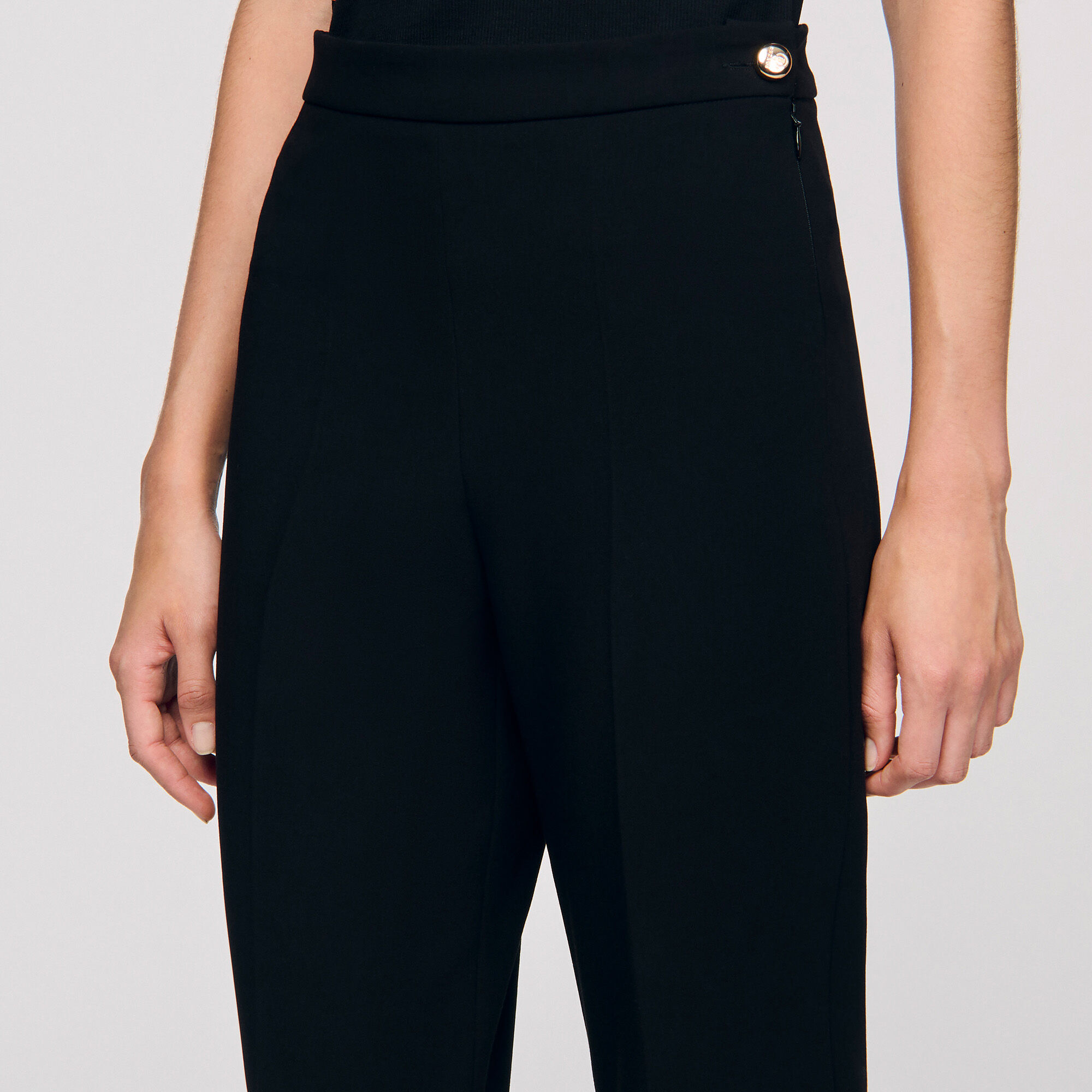 Straight-leg buttoned trouser