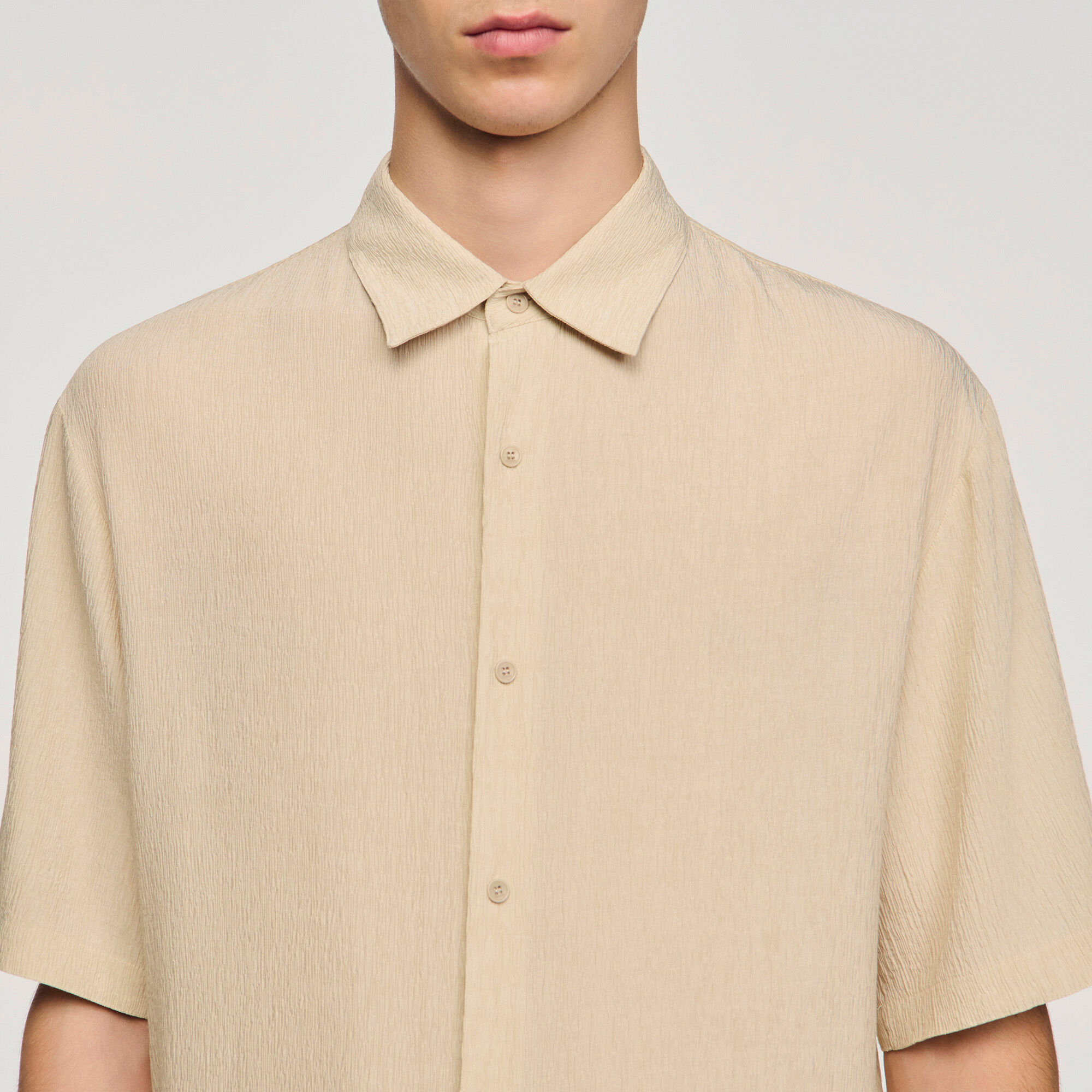 Crinkled-effect shirt with shark collar