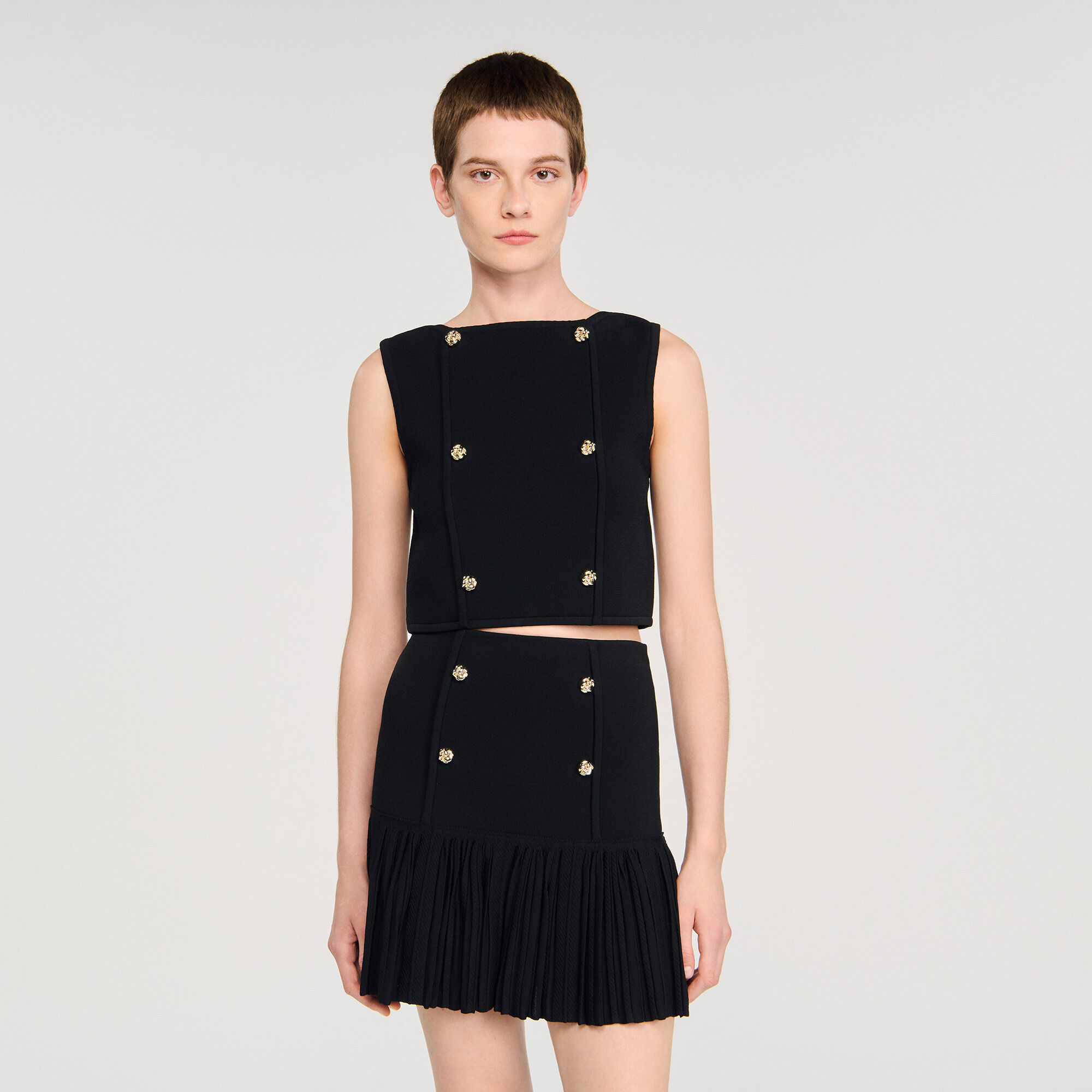 Button detail cropped knit top
